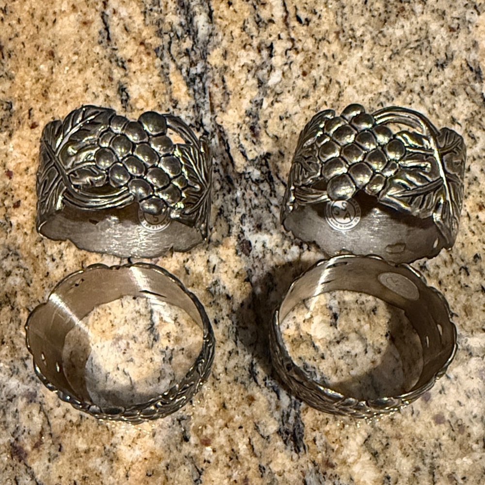 Godinger Silver Art Grapevine Napkin Ring Set of 4 - antique